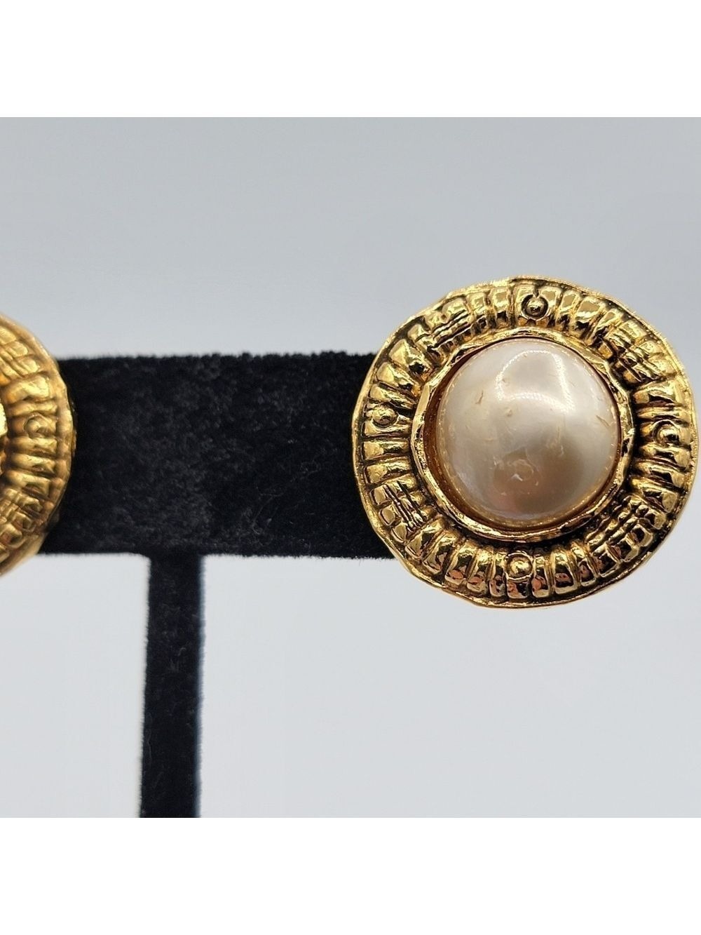 Chanel Goldtone Earrings Vintage Clip On - Picture 7 of 15